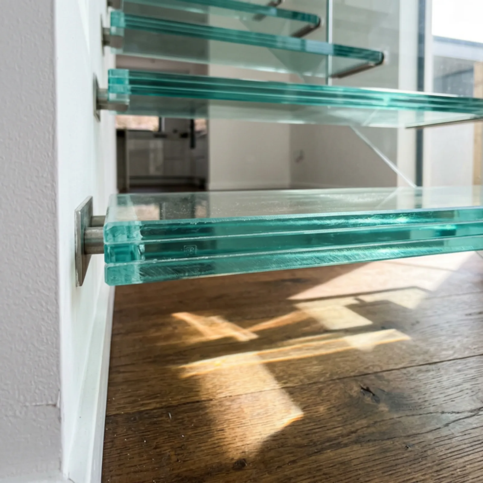Glass tread cantilevered staircase with open sightlines in a Long Island home